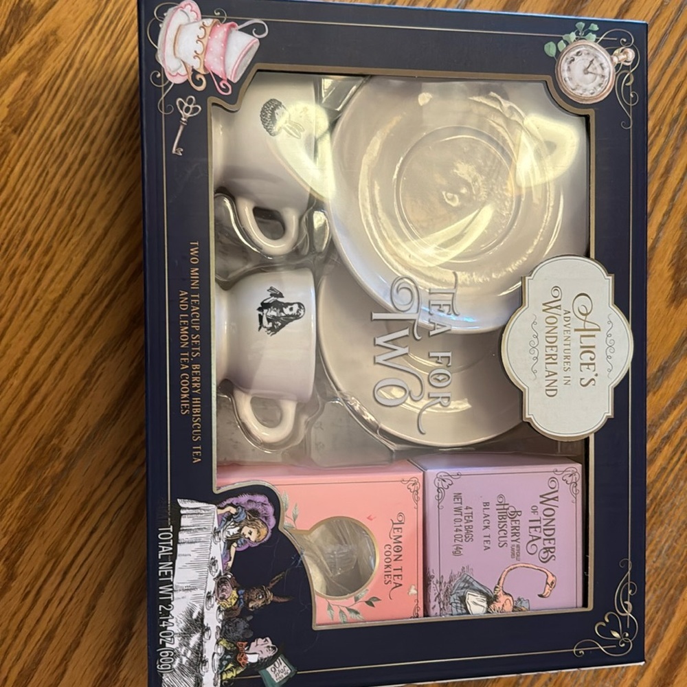 Alice in Wonderland tea set